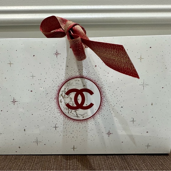Authentic CHANEL gift bag with gift box - Picture 3 of 11